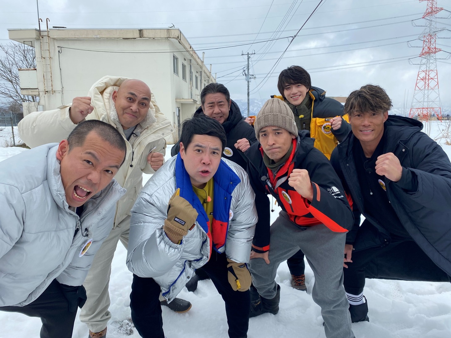 「帰れマンデー見っけ隊!!」で山形県にて「肉歩き」に臨む（前列左から）タカアンドトシ、佐藤隆太、糸井嘉男、（後列左から）錦鯉、岩崎大昇。(c)テレビ朝日