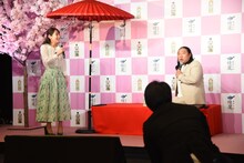 退場の指示が出ても居座るロバート秋山。