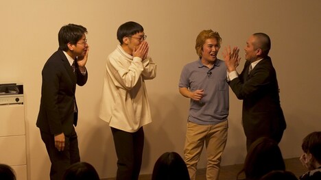 男性ブランコとラブレターズ。