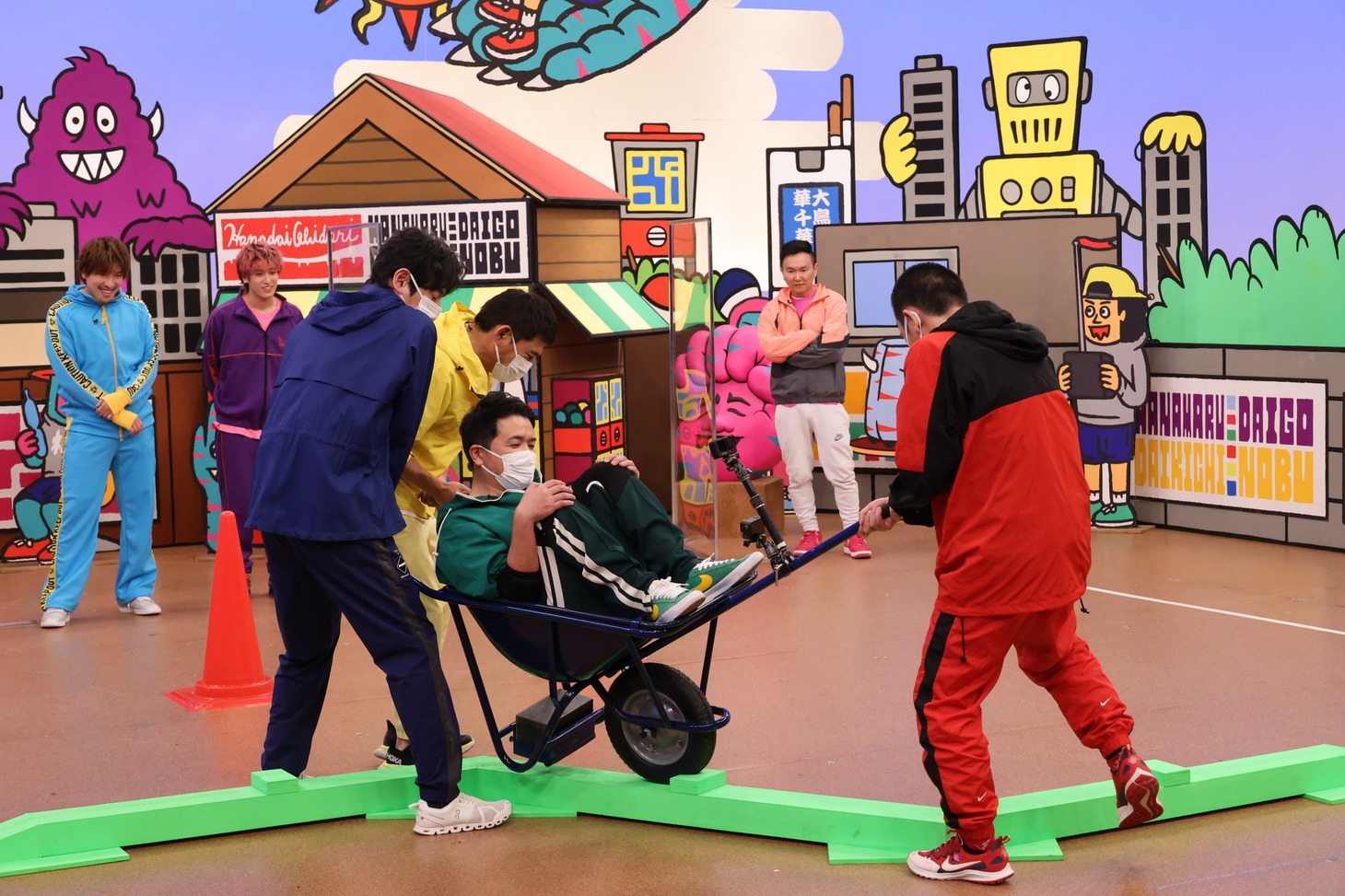 「火曜は全力！華大さんと千鳥くん」のワンシーン。(c)カンテレ