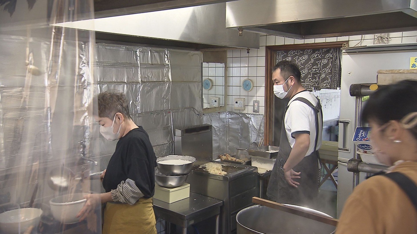 「ニッポンわが町うどんMAP5」のワンシーン。(c)テレビ西日本