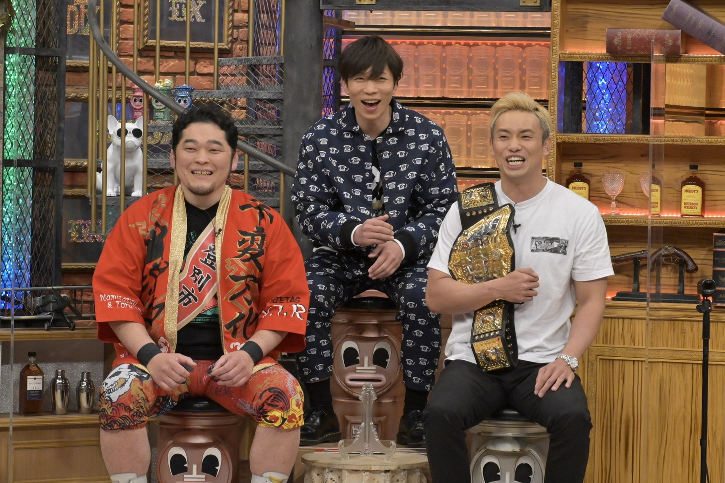 左から矢野通、YOH、オカダ・カズチカ。(c)読売テレビ