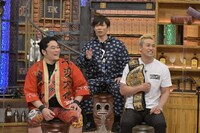 左から矢野通、YOH、オカダ・カズチカ。(c)読売テレビ