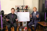左からくりぃむしちゅー有田、オカダ・カズチカ。