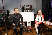 左からくりぃむしちゅー有田、ジュリア。