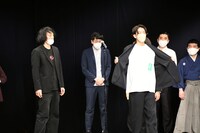 祇園・木崎の「立ってこれ～」のように「パリコレ～」とコマンダンテ石井。