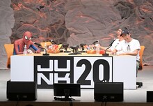 ホトパイダーマンとトークするおぎやはぎ。