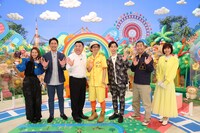 左から、山本舞香、小泉孝太郎、アンタッチャブル、ハライチ、山崎夕貴。(c)フジテレビ