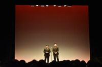 爆笑問題の漫才中の様子。