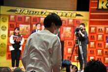 決勝進出が決定した瞬間のカベポスター永見。