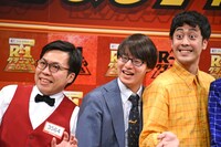 アインシュタインに「最大限の笑顔で」と促された寺田寛明（中央）。