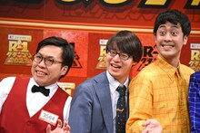 アインシュタインに「最大限の笑顔で」と促された寺田寛明（中央）。