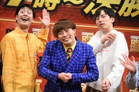 「R-1グランプリ2023」の記者会見で芸歴制限の撤廃を直訴していたサツマカワRPG（中央）。このときはラストイヤーだったが、また出場できるようになった。