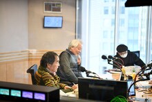 コントを演じるきたろう、斉木しげる（左から）。（写真：文化放送提供）