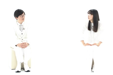 （左から）ラバーガール飛永、藤原麻里菜。(c)ABCテレビ