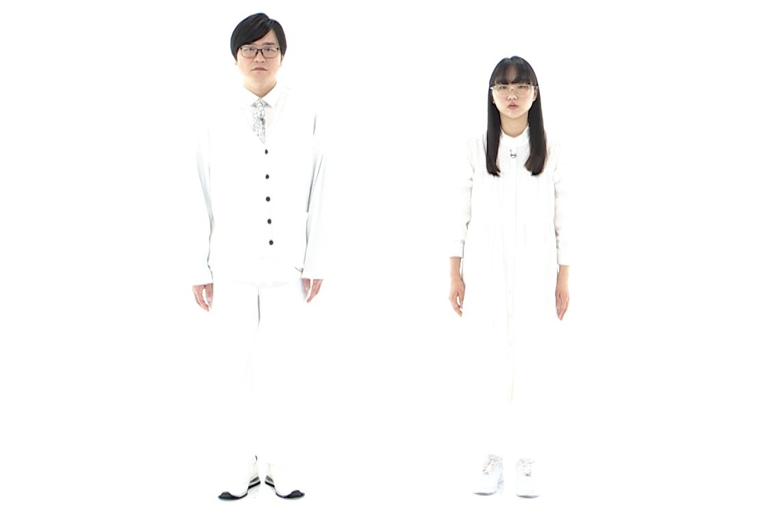 「今夜くらい脱力させて」MCの（左から）ラバーガール飛永、藤原麻里菜。(c)ABCテレビ