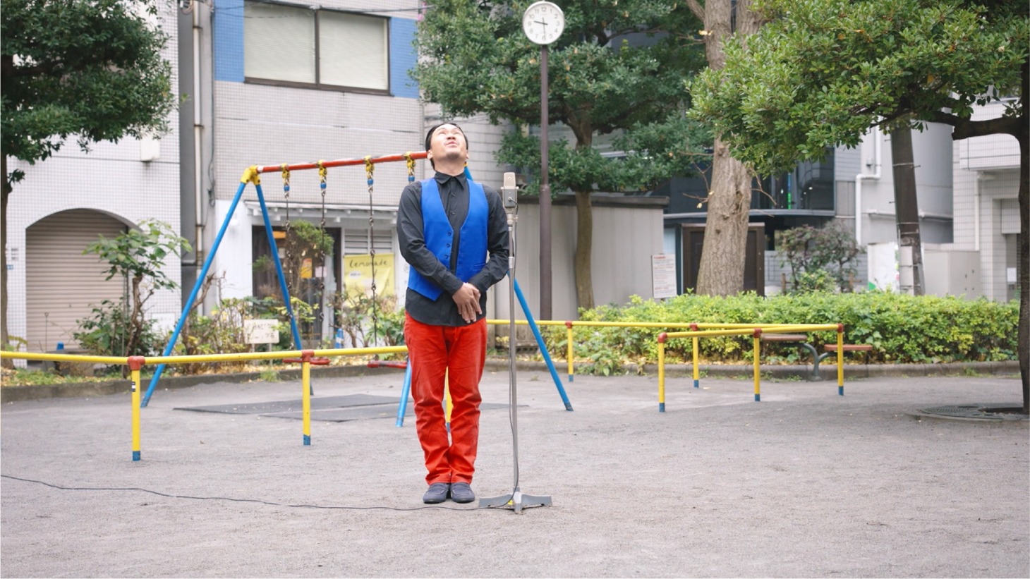 WebCM「新しい相方を発表いたしますっ。」編のワンシーン。