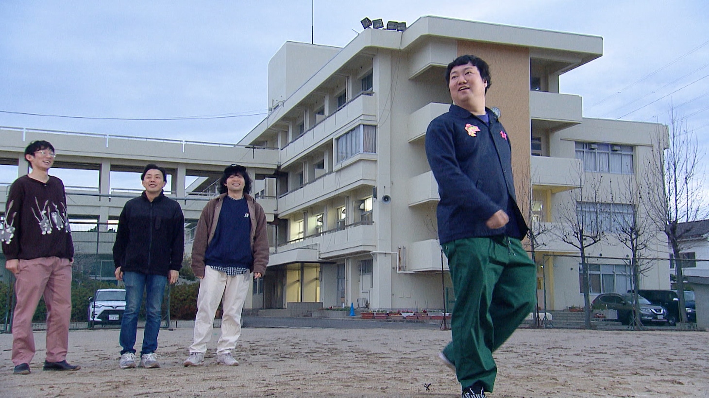 ロングコートダディのロケのワンシーン。(c)ABCテレビ