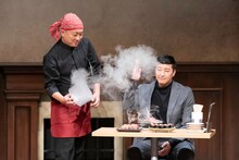 チョコレートプラネットDVD「CHOCOLATE PLANET LIVE TOUR 2022『CHOCOHOLIC』」に収録されるコントのワンシーン。