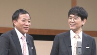 DVD「ナイツ独演会 それだけでもウキウキします」に出演するナイツ。