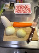 野菜を切っていく。