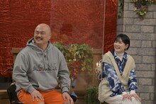 左から安田大サーカス・クロちゃん、リチ。(c)読売テレビ