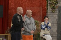 左から鬼越トマホーク坂井、安田大サーカス・クロちゃん、リチ。(c)読売テレビ