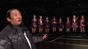 ロバート秋山とSKE48メンバー。(c)メ～テレ