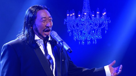 ロバート秋山 (c)メ～テレ