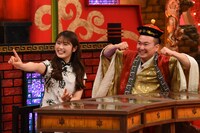 左から渋谷凪咲、かまいたち山内。(c)関西テレビ