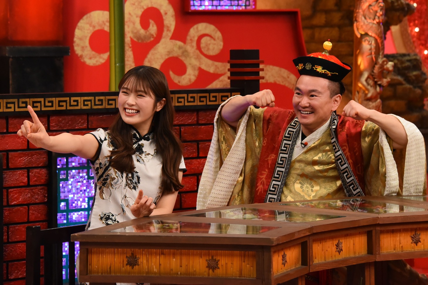 左から渋谷凪咲、かまいたち山内。(c)関西テレビ
