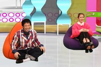 左からさらば青春の光・森田、村重杏奈。(c)カンテレ