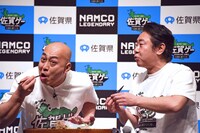 呼子イカの刺身を食べる錦鯉。