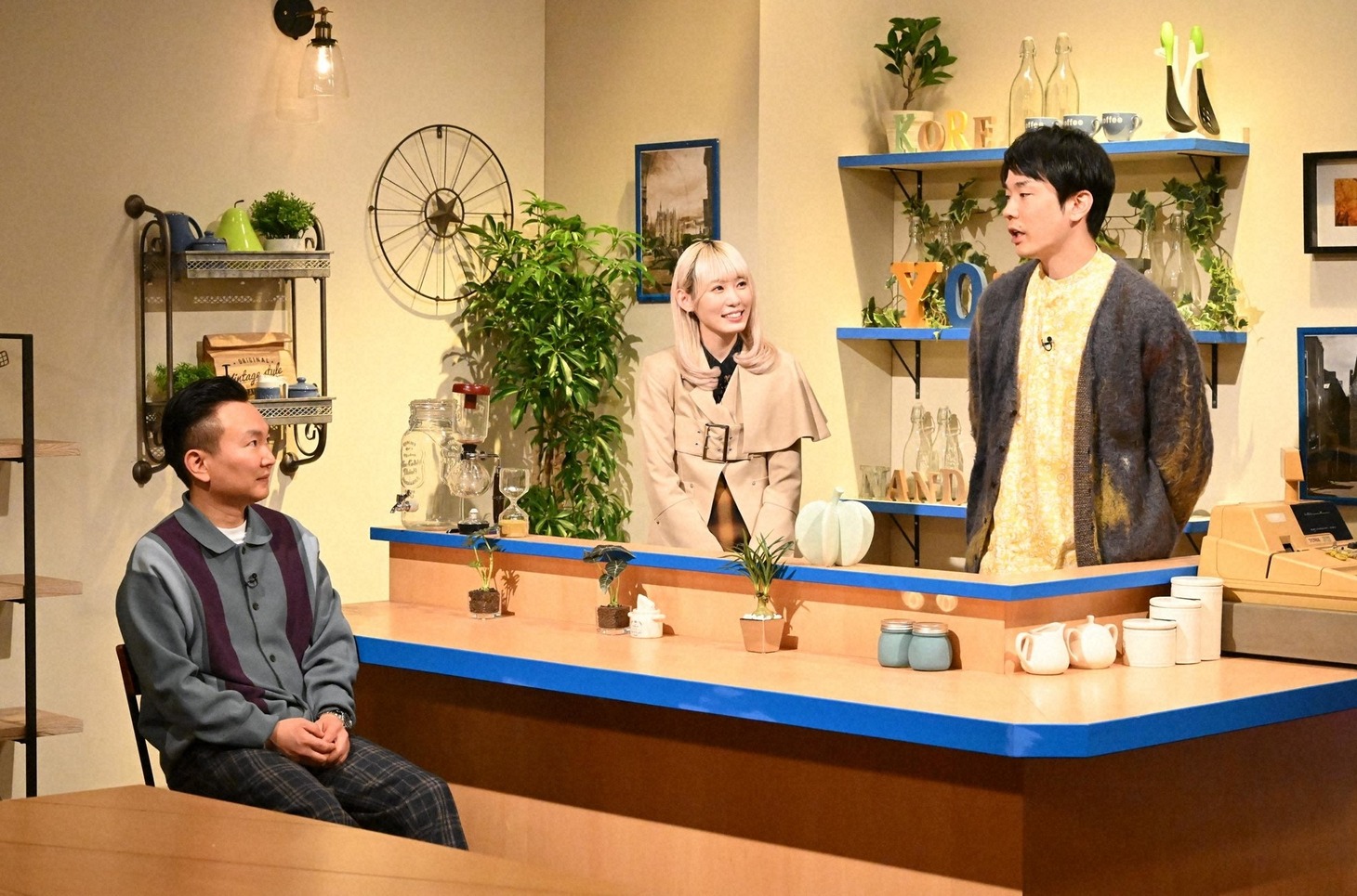かまいたちと小池美波（中央）。(c)ABCテレビ