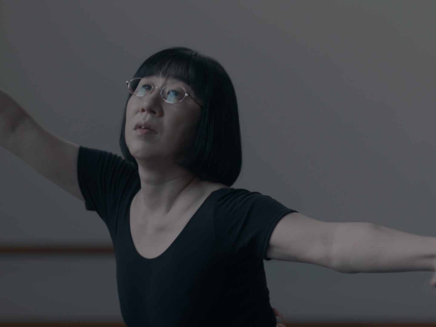 「サントリー烏龍茶OTPP」のWebCM「食べよ、阿佐ヶ谷姉妹」編のワンシーン。