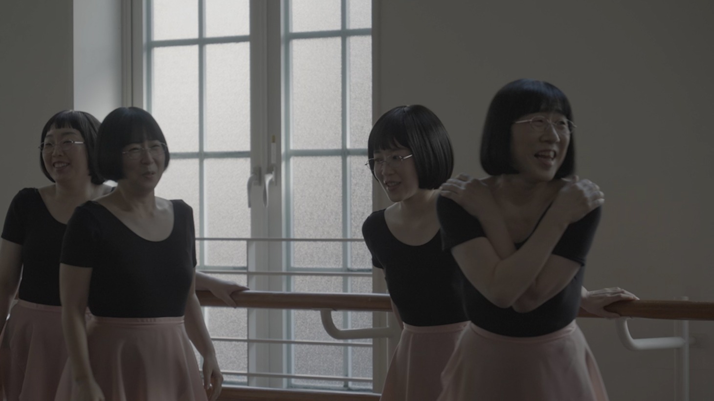 「サントリー烏龍茶OTPP」のWebCM「食べよ、阿佐ヶ谷姉妹」編の撮影風景。