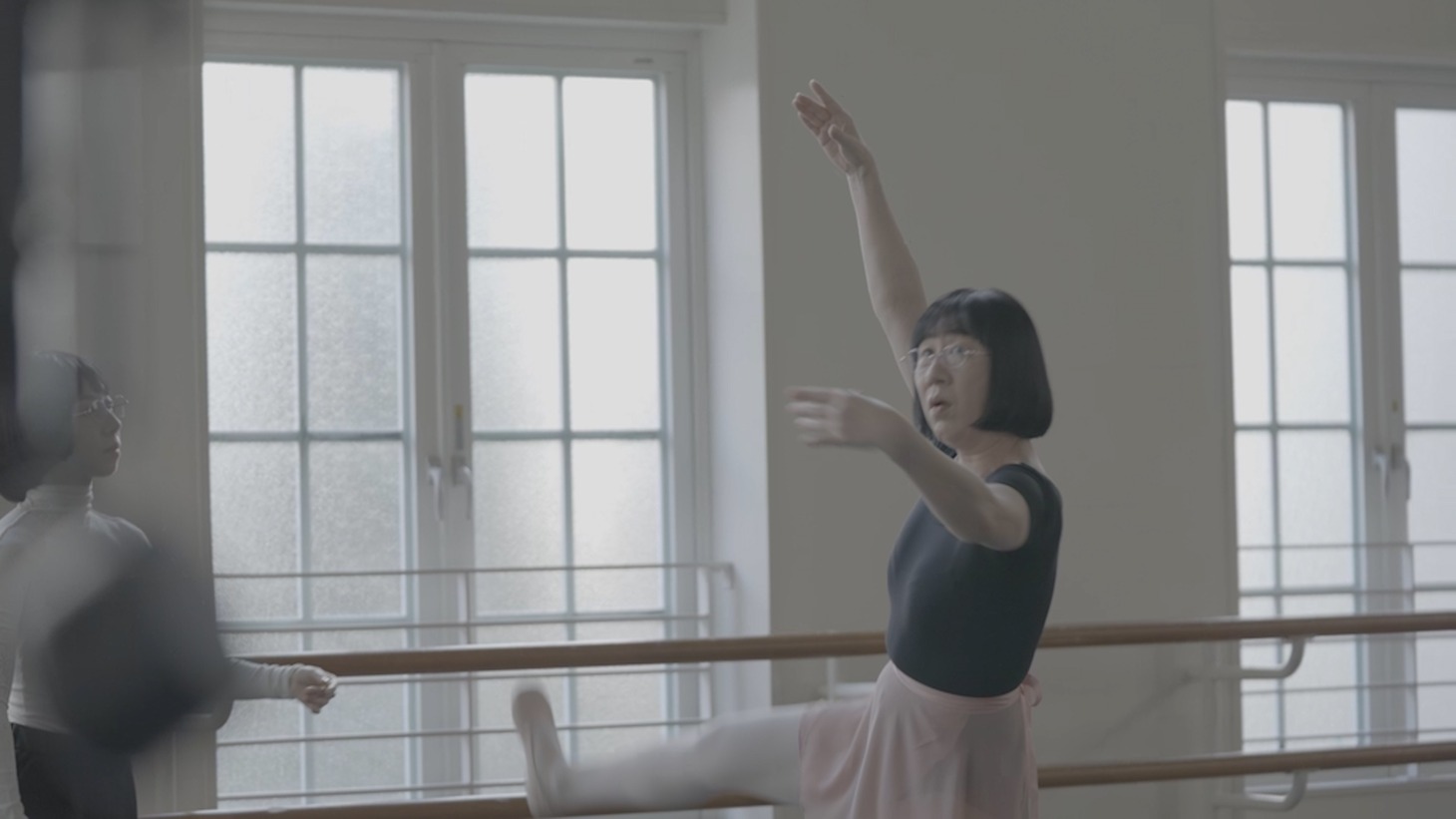 「サントリー烏龍茶OTPP」のWebCM「食べよ、阿佐ヶ谷姉妹」編の撮影風景。