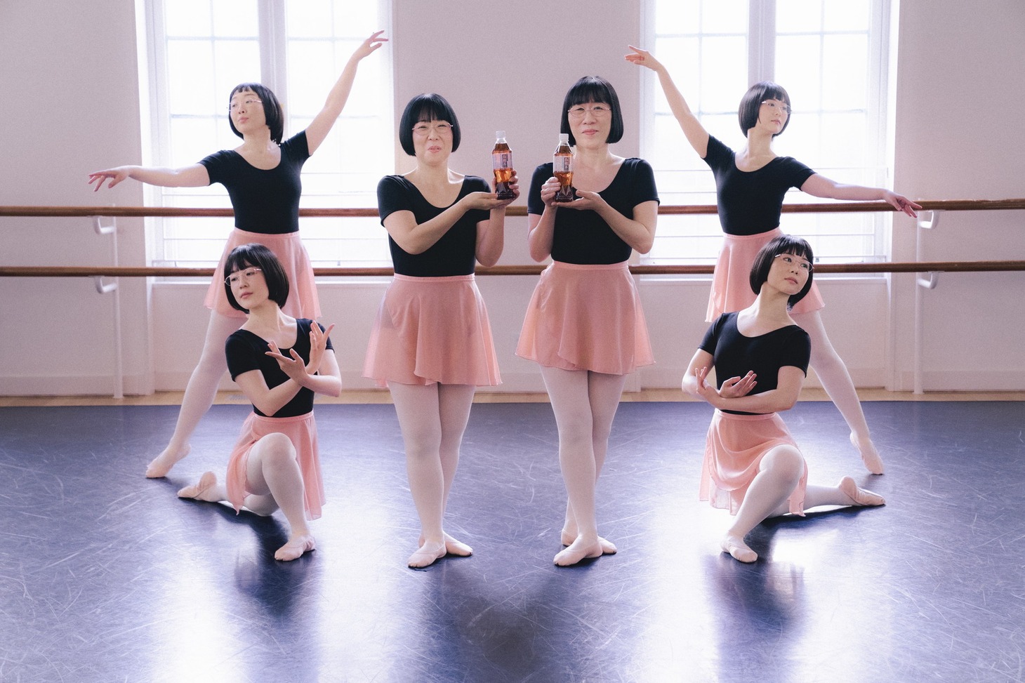「サントリー烏龍茶OTPP」のWebCM「食べよ、阿佐ヶ谷姉妹」編のイメージ。