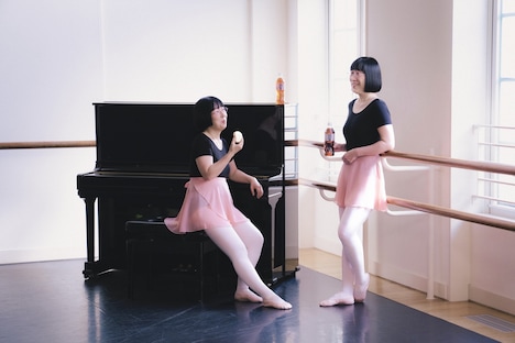 「サントリー烏龍茶OTPP」のWebCM「食べよ、阿佐ヶ谷姉妹」編のイメージ。