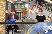 左から、EXITりんたろー。、山崎紘菜。(c)フジテレビ