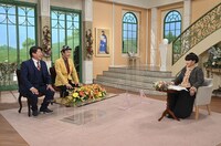 「徹子の部屋」に出演する（左から）ダチョウ倶楽部、黒柳徹子。(c)テレビ朝日