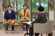左から、ダチョウ倶楽部、黒柳徹子。(c)テレビ朝日