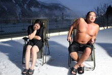 左から森三中・大島、ロバート秋山。(c)新潟テレビ21