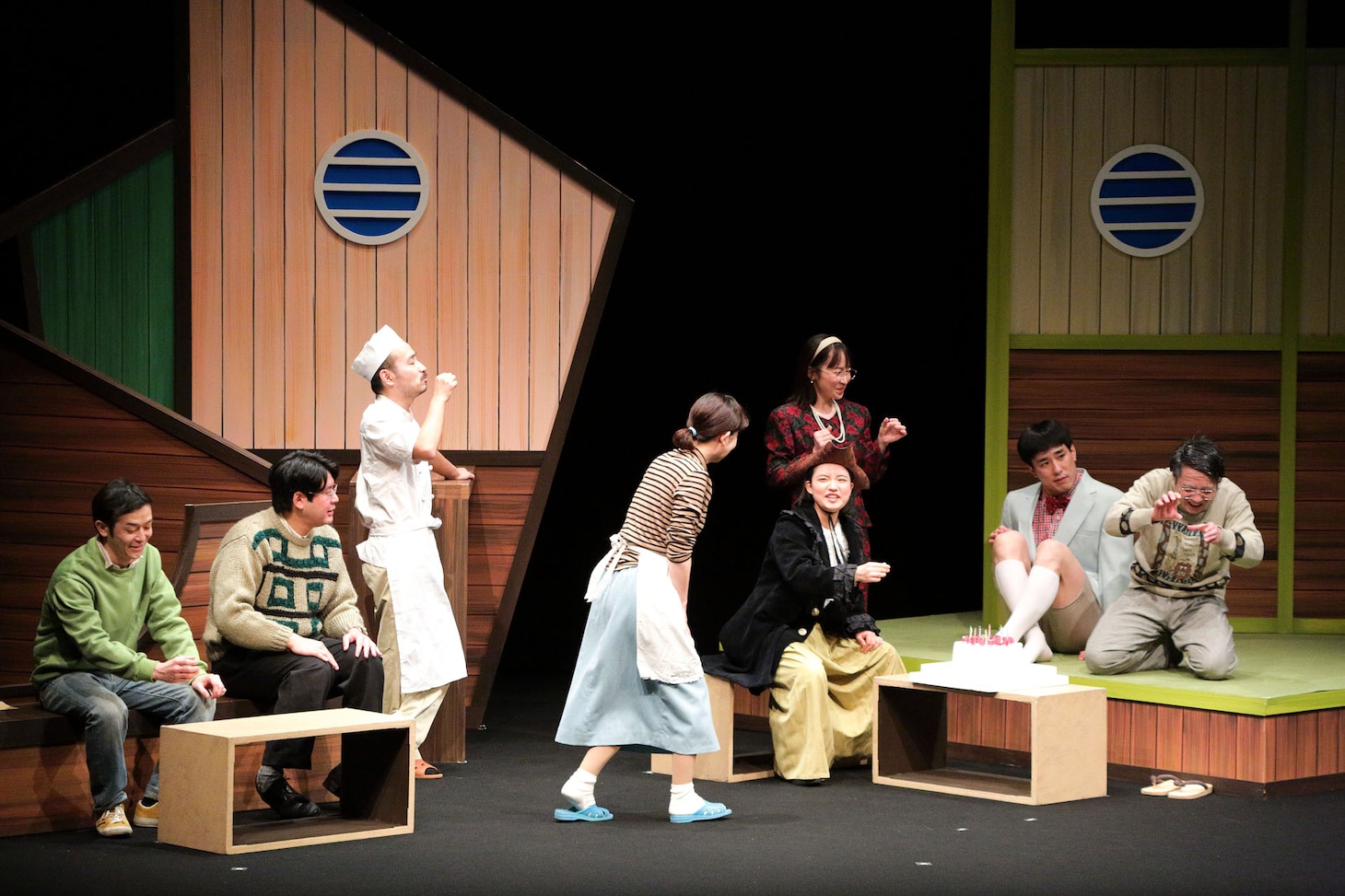 劇団かもめんたる第12回公演「奇事故（KIJIKO）」のワンシーン。