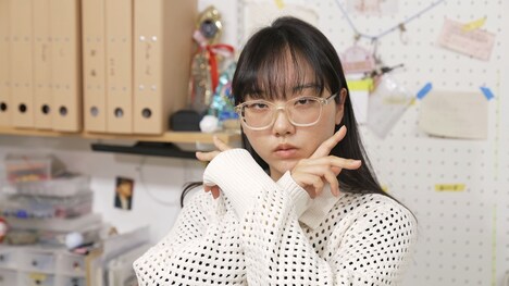 「無駄づくり」で知られるクリエイター藤原麻里菜。(c)NHK