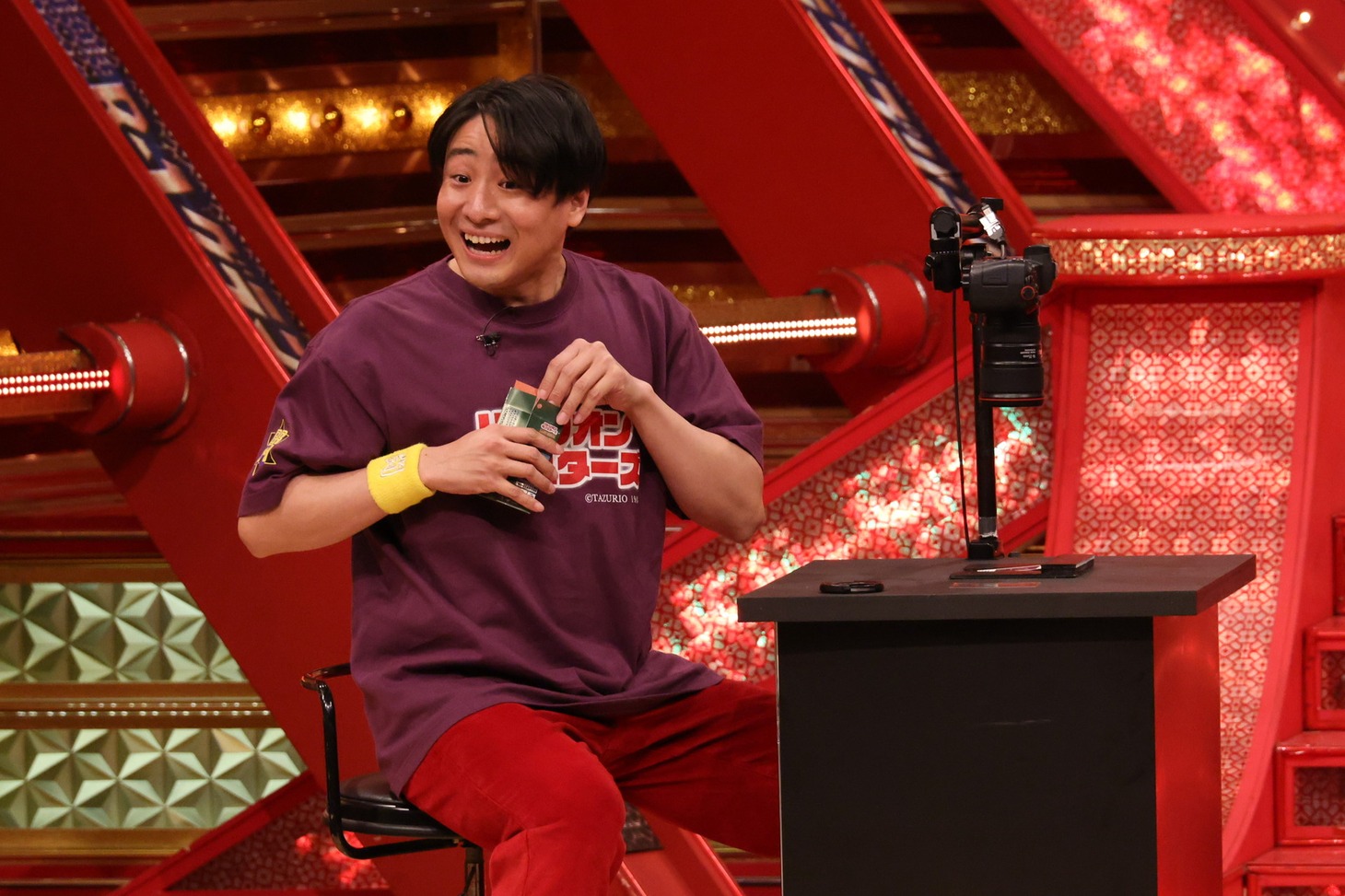 1本目のネタを披露する田津原理音。(c)カンテレ