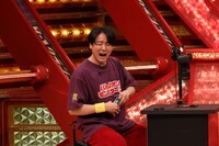 1本目のネタを披露する田津原理音。(c)カンテレ