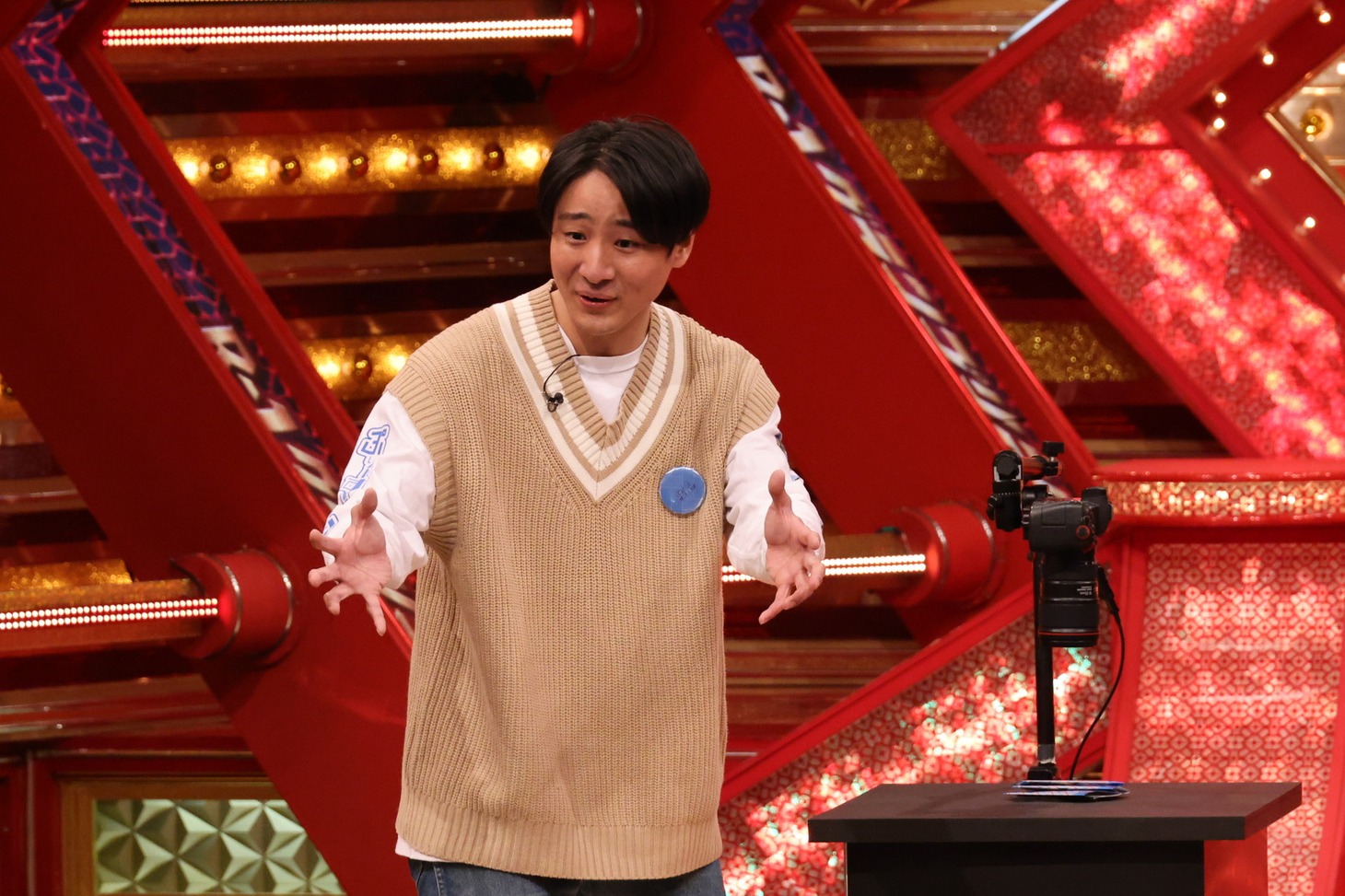 2本目のネタを披露する田津原理音。(c)カンテレ