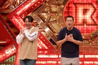 結果発表の様子。左から田津原理音、コットンきょん。(c)カンテレ