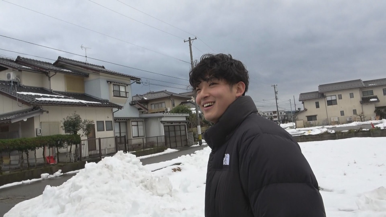 「カベポスターの推し活応援バラエティ あなたより○○のこと知ってます！」のワンシーン。(c)カンテレ